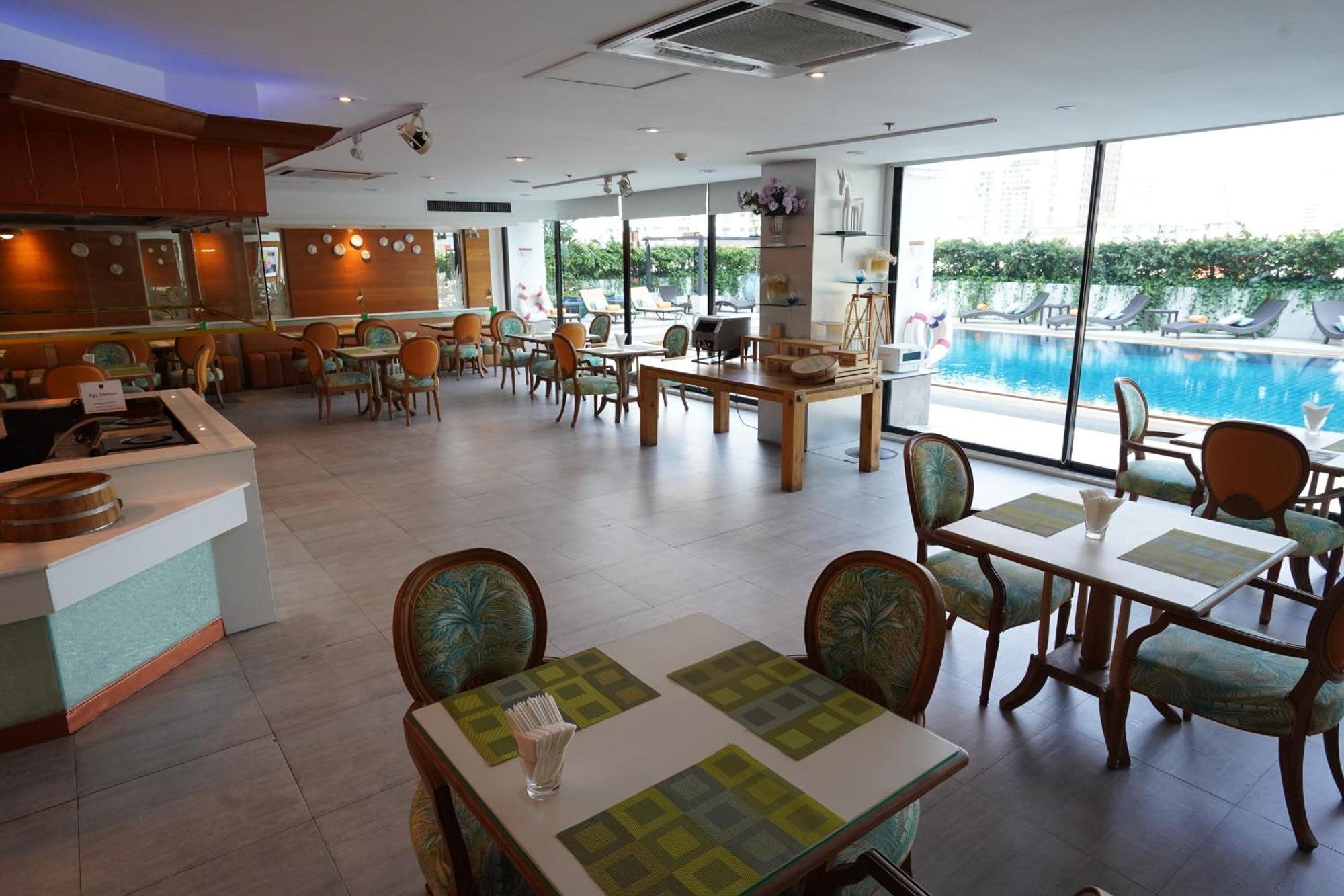 Bangkok Hotel Lotus Sukhumvit 33 By Compass Hospitality Exterior photo